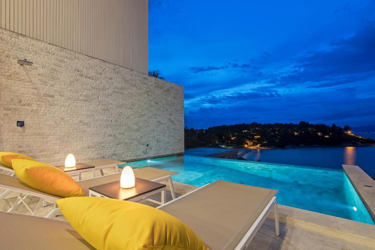 Bayside Luxury Villas: Beachfront Retreat with Sea Views Choeng Mon Exterior photo